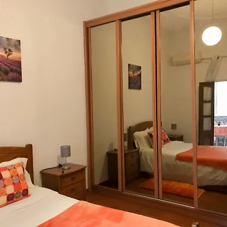 Bedroom Orange منزل للإقامة