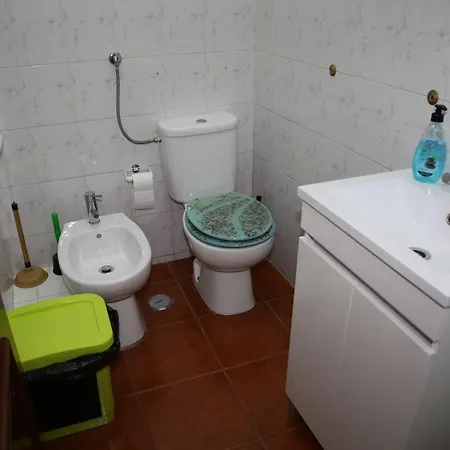 Homestay Bedroom Orange Lisbon