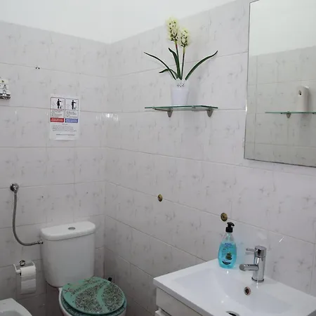 Homestay Bedroom Orange Lisbon